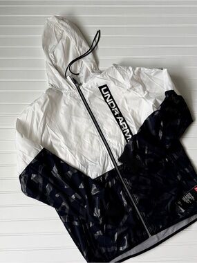 Under Armour White and Black Patterned Hooded Windbreaker